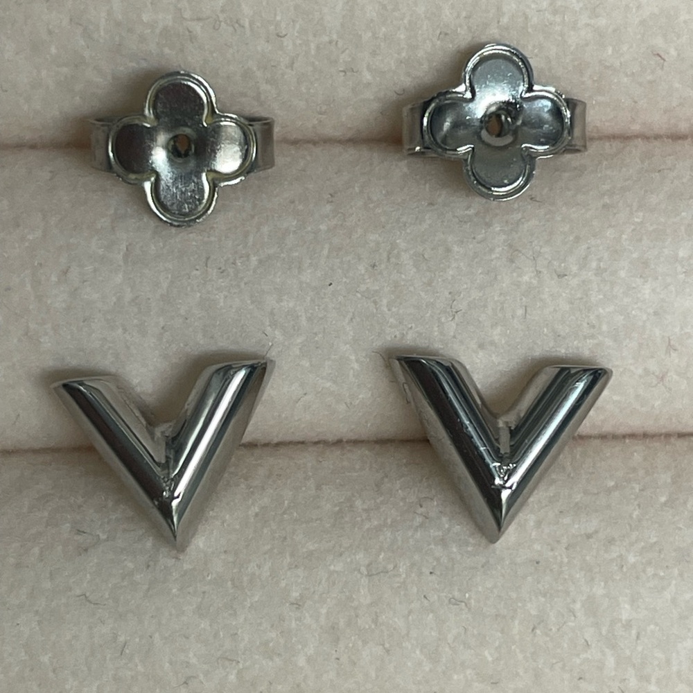 Louis Vuitton Essential V Stud Earrings- Silver